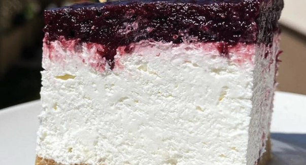 cheesecake-sa-kupinama-–-savrsen-desert-za-ljubitelje-voca-i-kremastih-kolaca